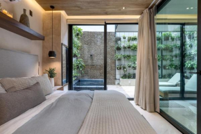 Luxurious 1BDR w King bed, private dipping pool and infinity pool with ocean views